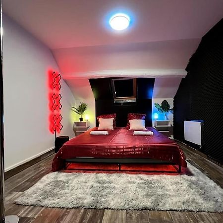 Red Love-Room / Balneo & Plus ! Souppes-sur-Loing المظهر الخارجي الصورة