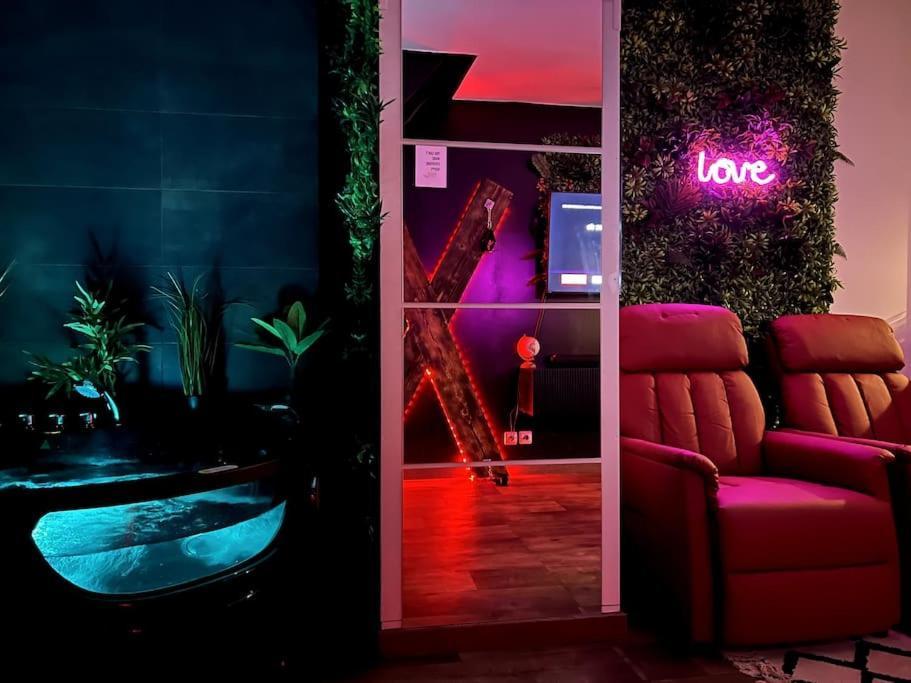Red Love-Room / Balneo & Plus ! Souppes-sur-Loing المظهر الخارجي الصورة