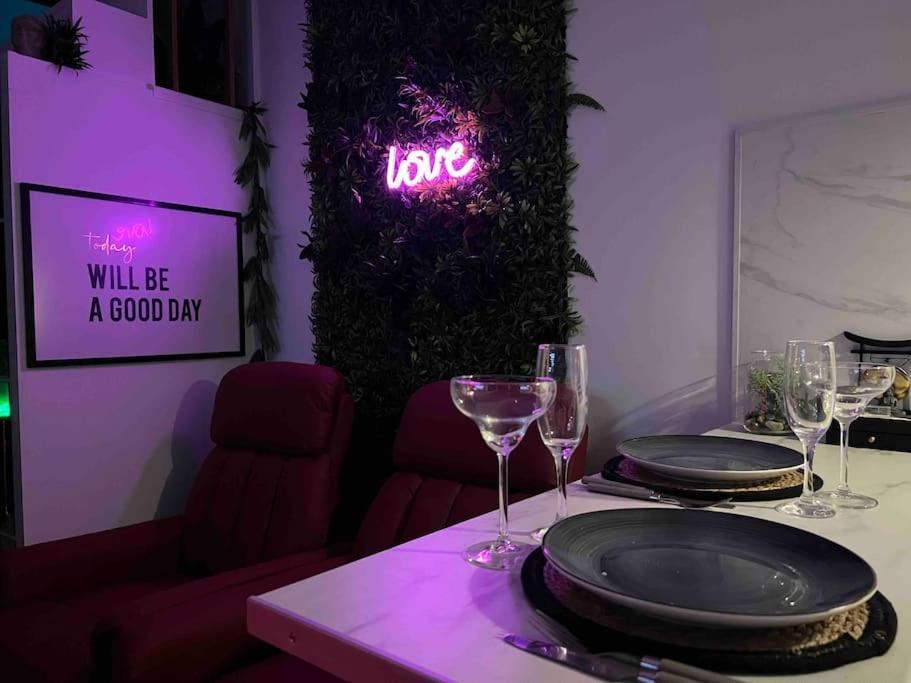 Red Love-Room / Balneo & Plus ! Souppes-sur-Loing المظهر الخارجي الصورة
