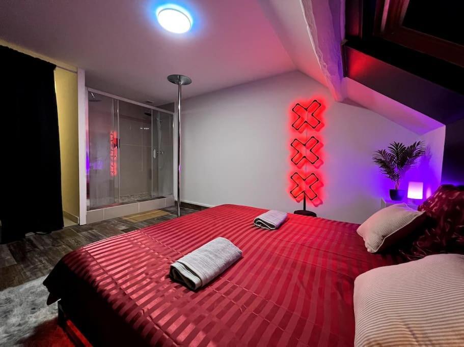 Red Love-Room / Balneo & Plus ! Souppes-sur-Loing المظهر الخارجي الصورة